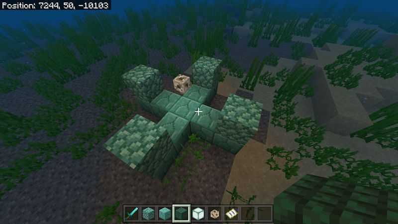Знак плюса построить под водой в Minecraft